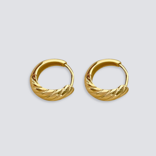 HARPER HUGGIE EARRINGS | GOLD