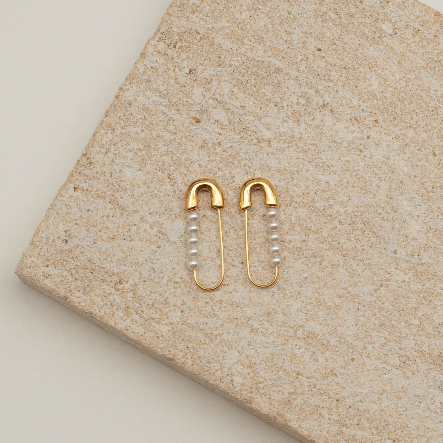 VIOLA HOOP EARRINGS