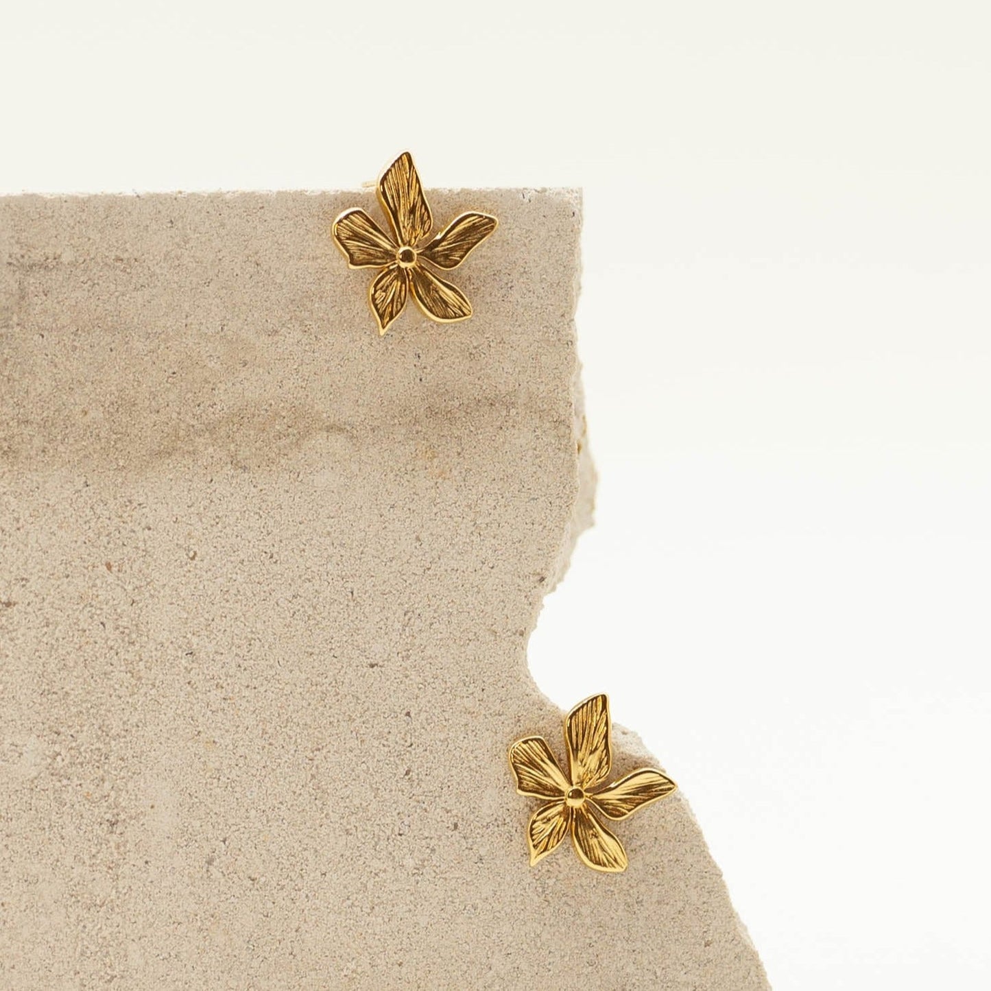 FLEUR STUD EARRINGS