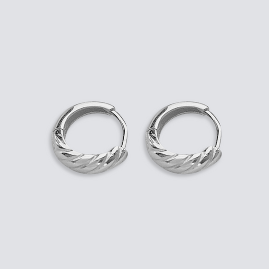 HARPER HUGGIE EARRINGS | SILVER